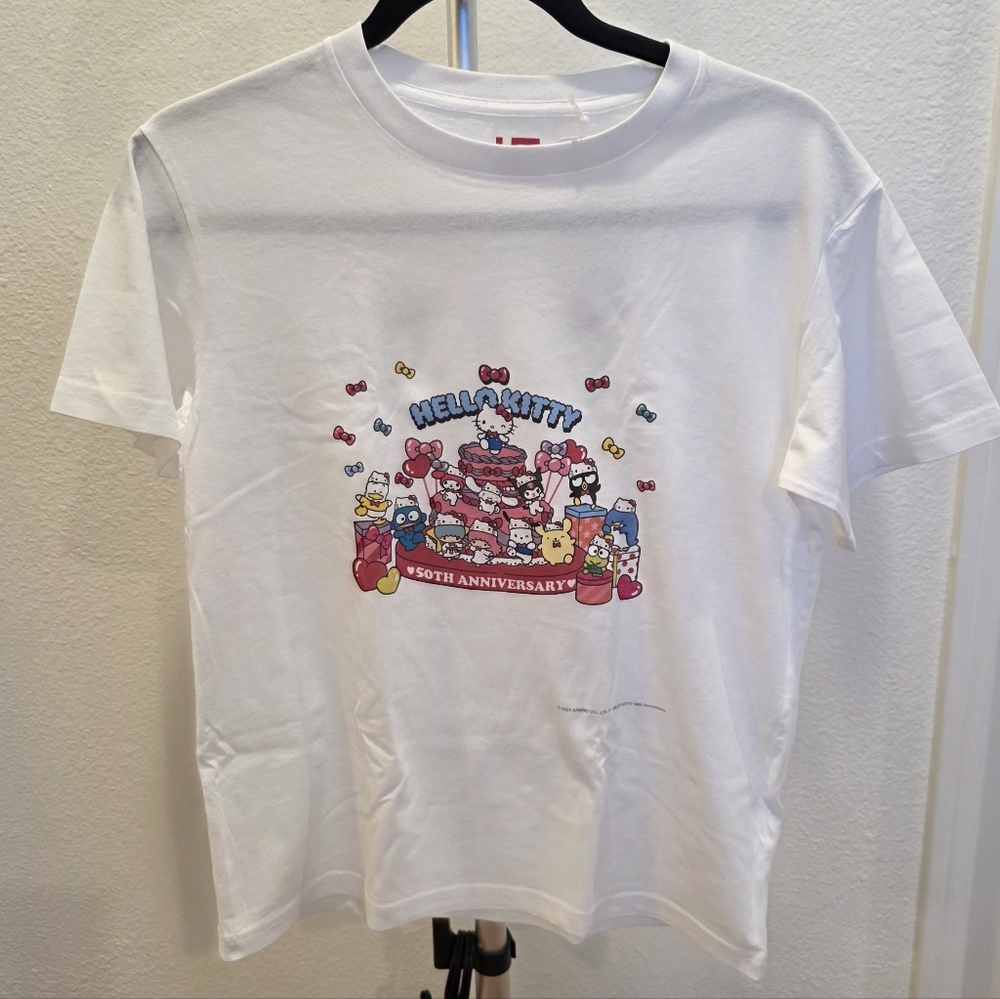 Uniqlo White Graphic T-Shirt